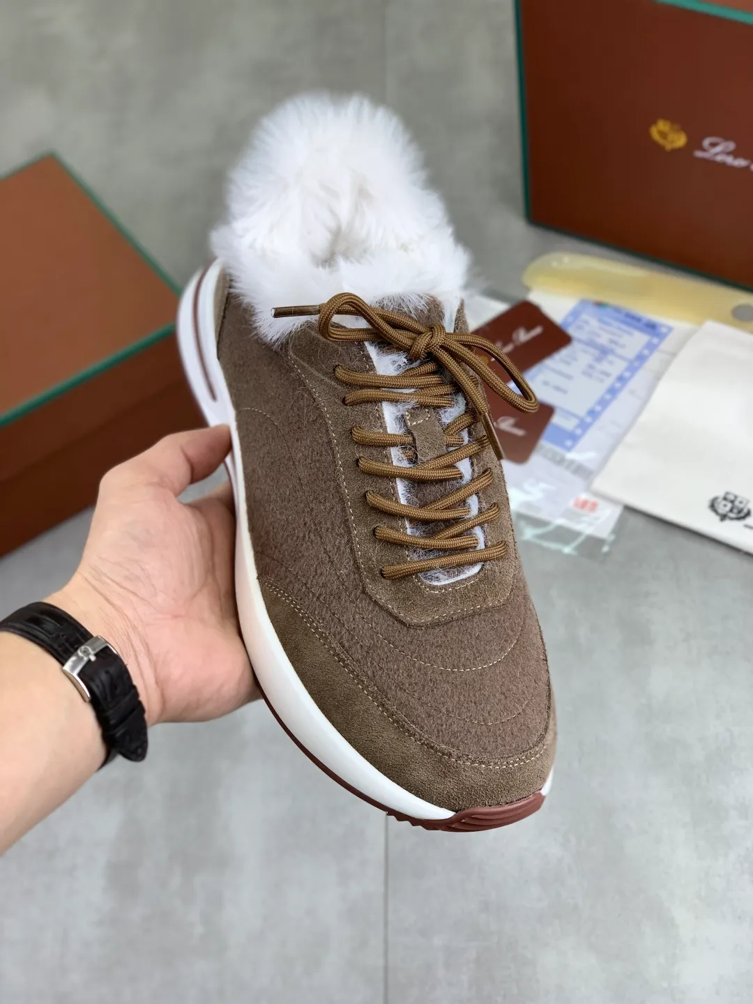 Men's Men's Shoes 💰P460 New Style 💰Mauri The latest casual shoes Loro Piana 💯Top grade💯Buy the original copy💯 Founded the existing Loro Piana company on April 24, 1924. It is now the sixth generation of family business, providing top quality products to customers who are discerning about taste and quality. Imported original fly woven fabric with cowhide fabric, plain calfskin lining. Hand-sewn thread with cowhide feet. Original packaging. High-end outsole. Size: 38-44 (customized for 45 and 46). 5️⃣ colors available.